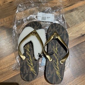 BNWT MICHAEL KORS brown flip flops